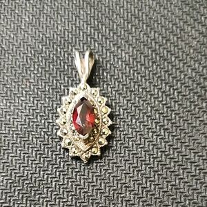 Gorgeous Vintagr Silver and Ruby Pendant 925